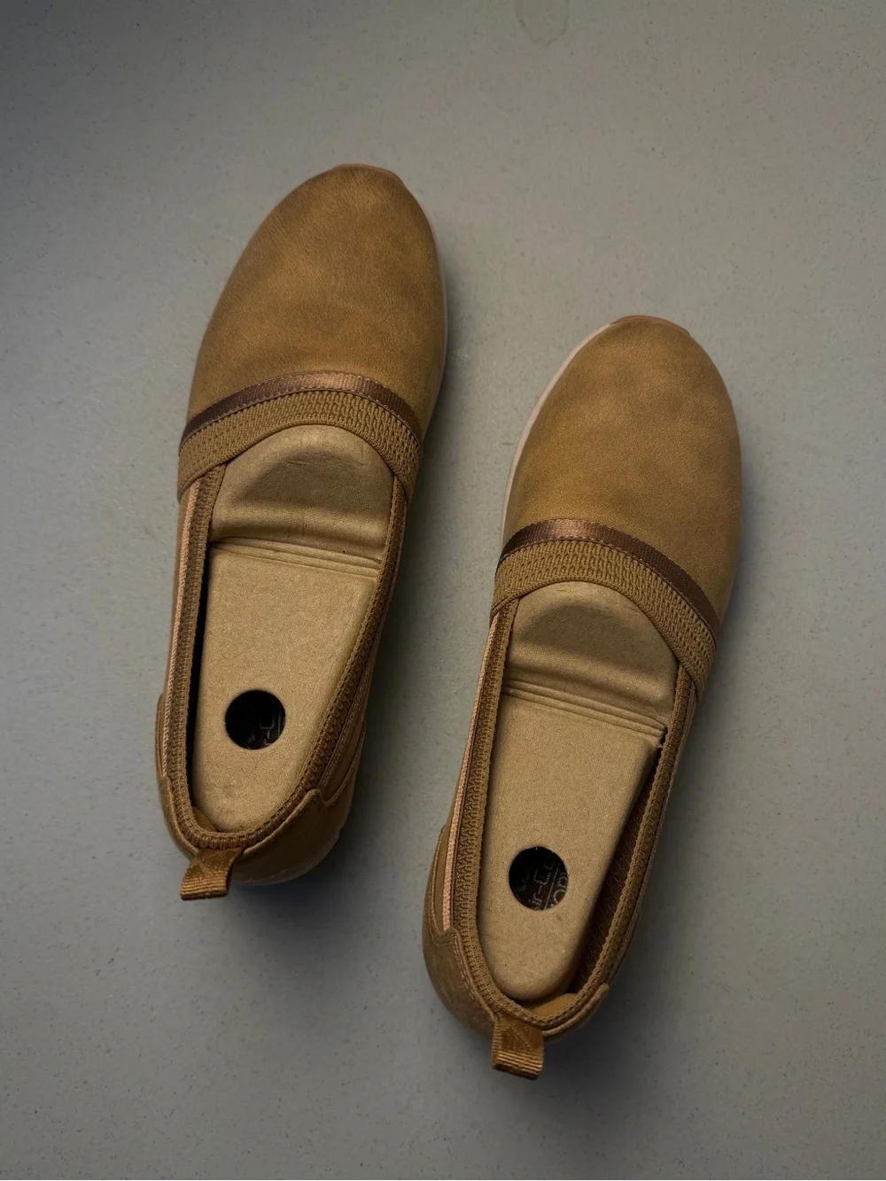Women’s Casual Slip-On Shoes in Tan size 8 NWT